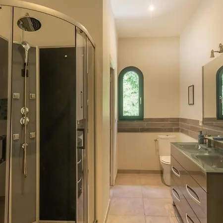 Prázdninový dům Maison Climatisee, Piscine, Calme Et Nature *